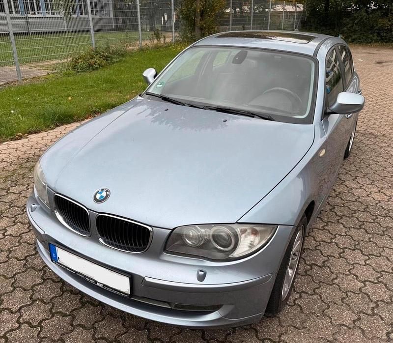 Blau Gebraucht 2010 BMW 118 Kleinwagen | 4.500 € (Guter Preis) - Bild 1/4