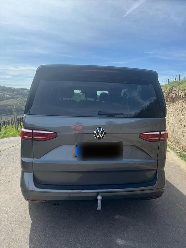 Gebraucht VW Multivan Life 150 PS (110 kW) 2024 Grau Van