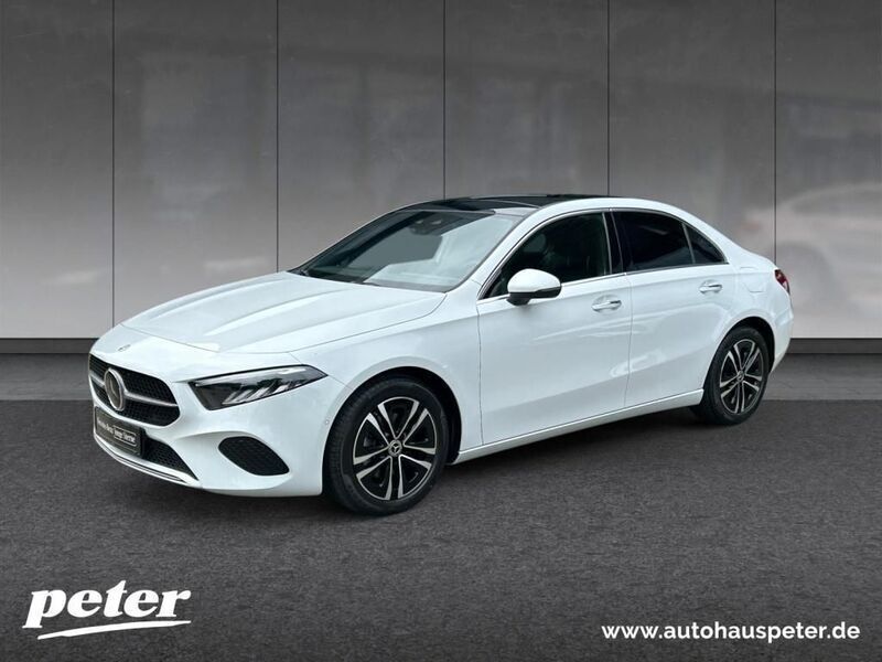 Weiß Gebraucht 2023 Mercedes A200 Progressive Limousine | 33.470 € (Teuer) - Bild 1/4