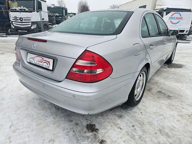 Gebraucht Mercedes E240 2002 Silber Limousine