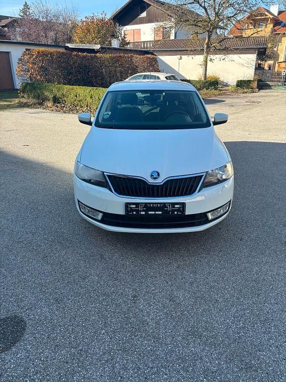 Weiß Gebraucht 2016 Skoda Rapid Joy Limousine | 8.100 € (Superpreis) - Bild 1/4