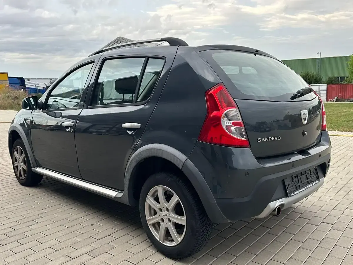Gebraucht Dacia Sandero Stepway 84 PS (61 kW) 2011 Grau Limousine