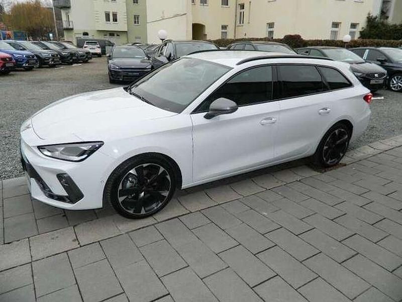 Gebraucht Cupra Leon 150 PS (110 kW) 2025 Glacial weiß metallic Kombi