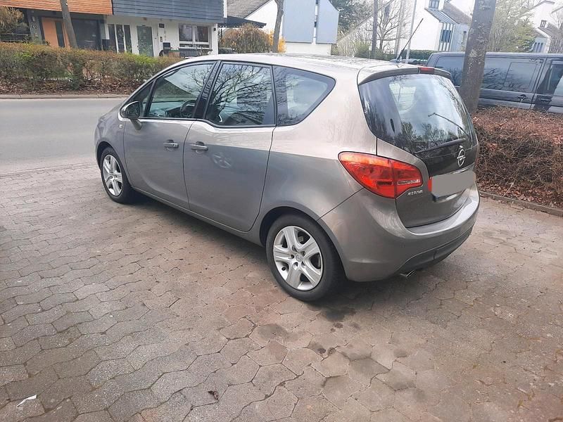 Gebraucht Opel Meriva 140 PS (102 kW) 2013 Braun Van / Kleinbus