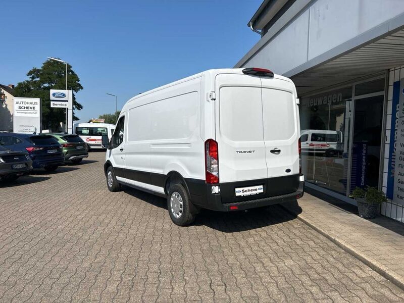 Gebraucht Ford Transit Trend 131 PS (96 kW) 2023 Weiß Limousine