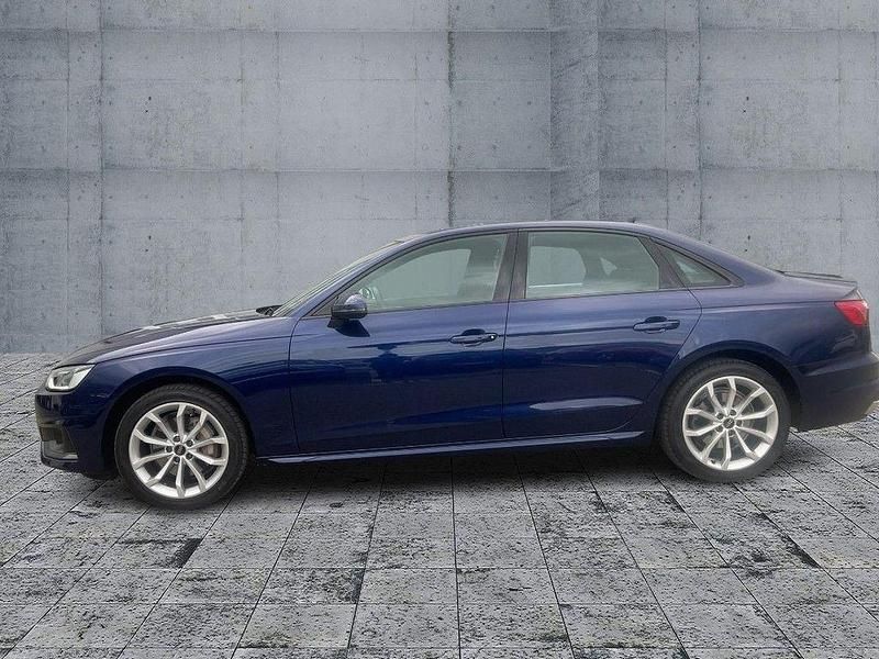 Second-hand Audi A4 Advanced 204 CP (150 kW) 2022 Albastru Berlinǎ