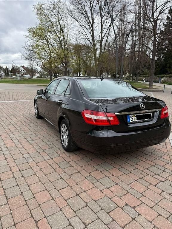 Gebraucht Mercedes E220 170 PS (125 kW) 2010 Schwarz Limousine
