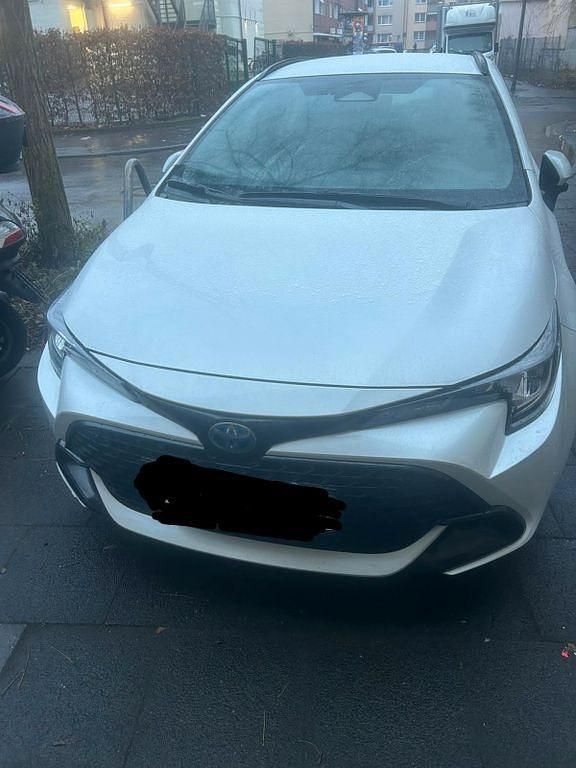 Weiß Gebraucht 2024 Toyota Corolla Kombi | 21.500 € - Bild 1/4