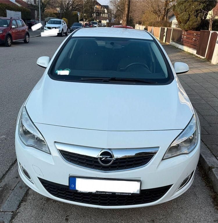 Gebraucht Opel Astra Edition 116 PS (85 kW) 2011 Weiß Limousine