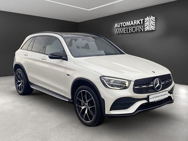Diamantweiss metalliclack Gebraucht 2021 Mercedes GLC300e AMG SUV | 34.880 € (Teuer) - Bild 1/4