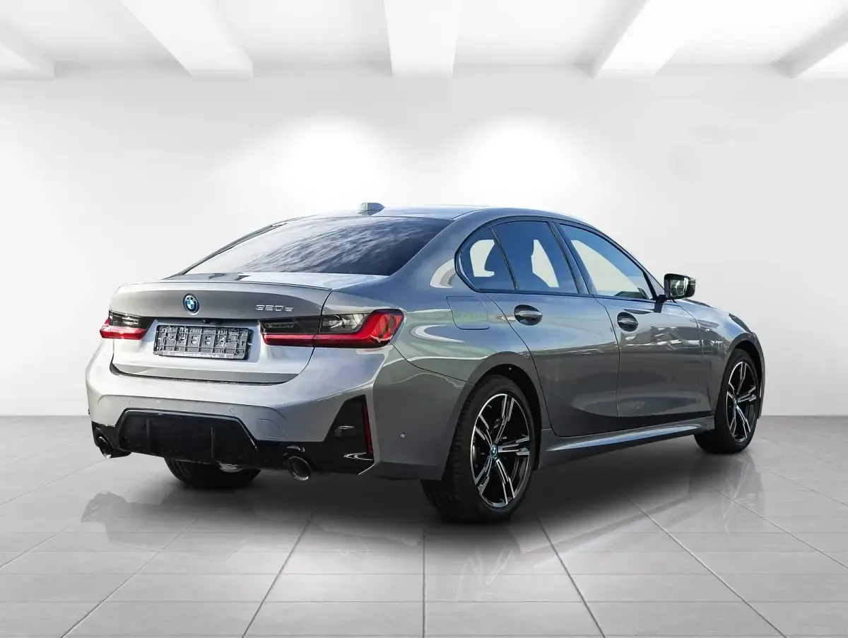 Gebraucht BMW 320e Shadowline 204 PS (150 kW) 2024 Skyscraper grau metallic Limousine