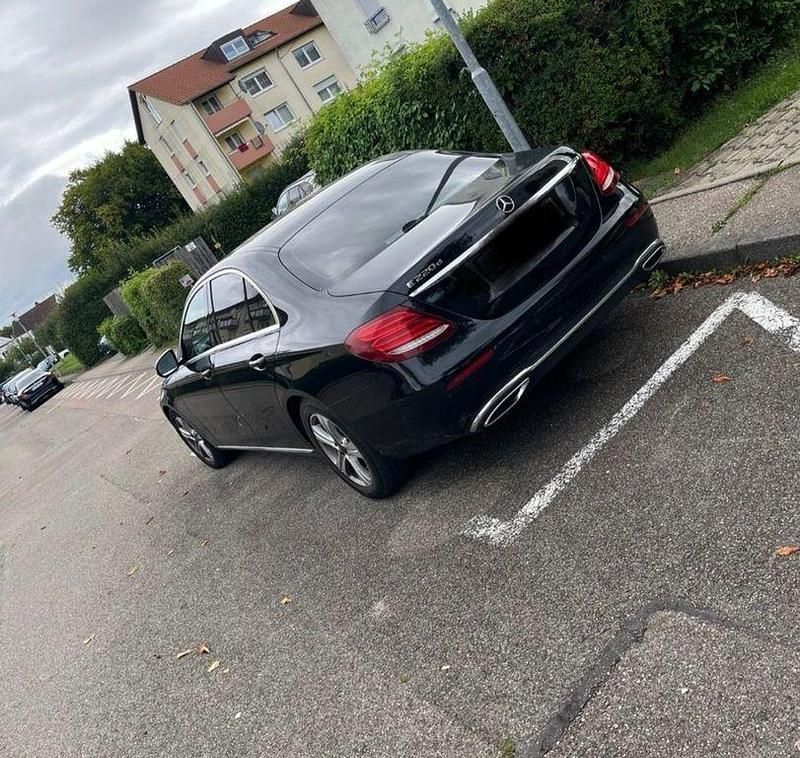 Gebraucht Mercedes E220 194 PS (142 kW) 2017 Schwarz Limousine