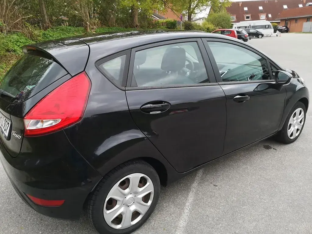 Gebraucht Ford Fiesta Trend 60 PS (44 kW) 2012 Schwarz Limousine