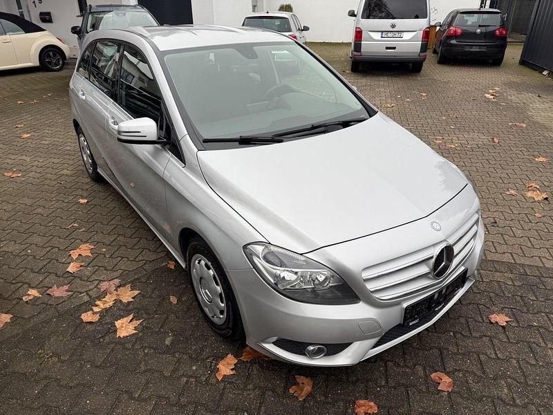 Gebraucht Mercedes B180 122 PS (89 kW) 2013 Silber Van / Kleinbus