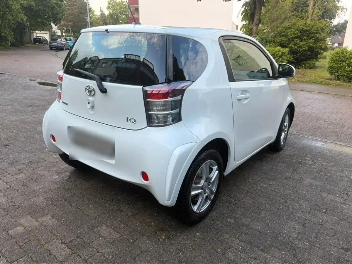Gebraucht Toyota iQ 68 PS (50 kW) 2009 Weiß Kleinwagen