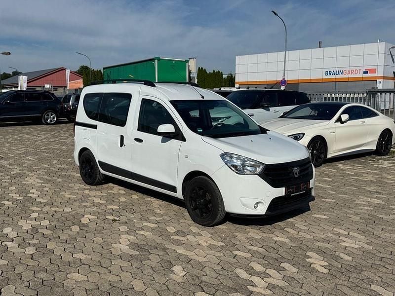 Weiß Gebraucht 2015 Dacia Dokker Lauréate Van | 5.950 € (Guter Preis) - Bild 1/4
