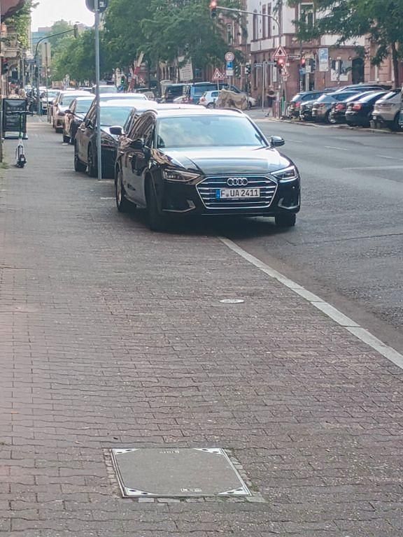 Schwarz Gebraucht 2022 Audi A4 Advanced Kombi | 24.000 € (Guter Preis) - Bild 1/4