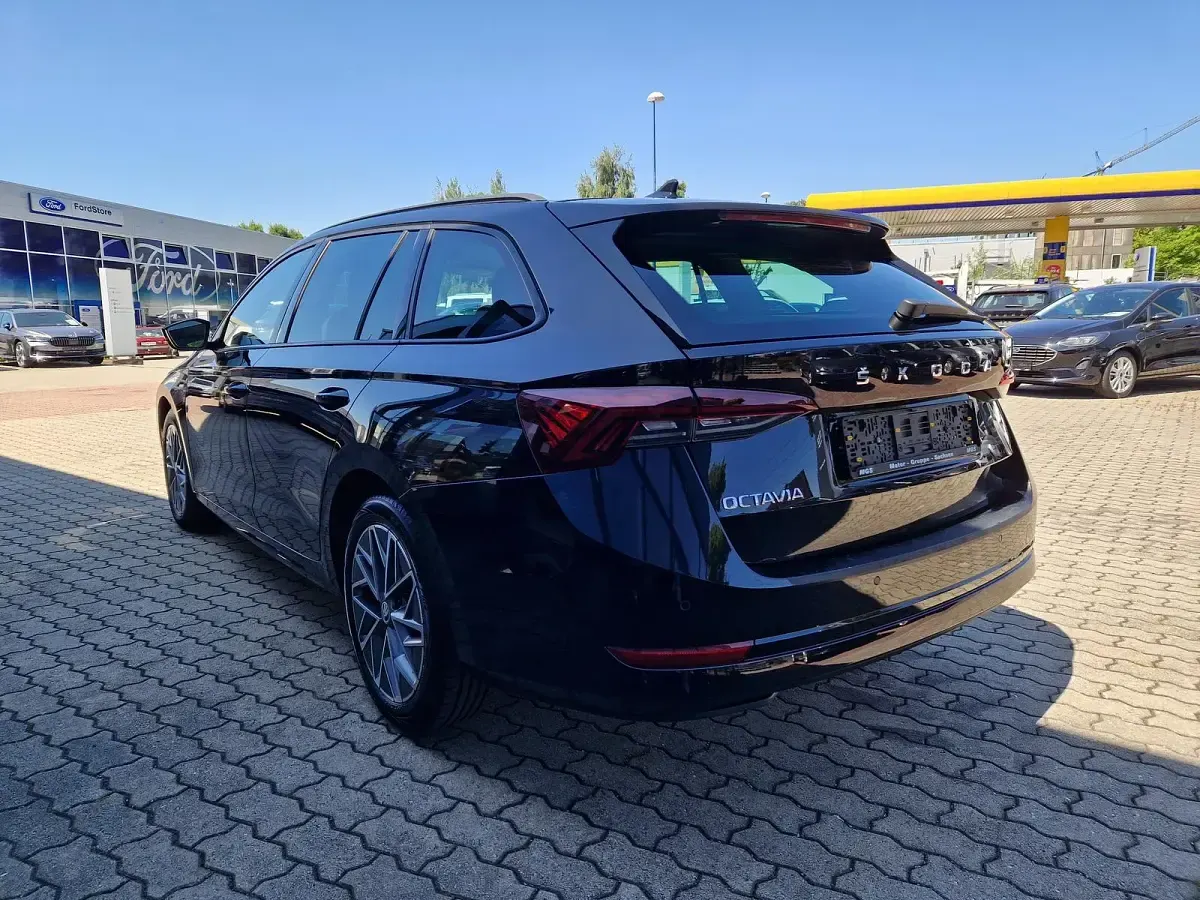 Gebraucht Skoda Octavia 150 PS (110 kW) 2023 Schwarzmagic perleffekt Limousine