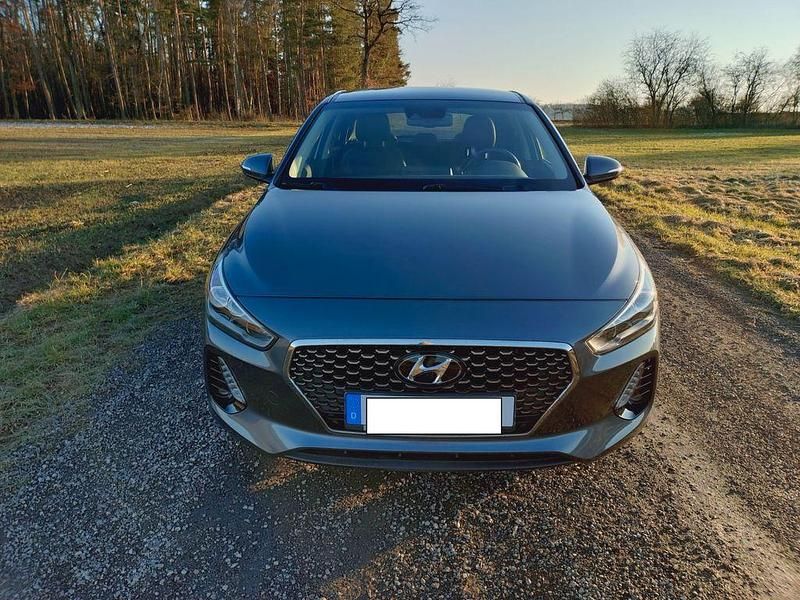 Gebraucht Hyundai i30 Premium 140 PS (102 kW) 2018 Grau Limousine