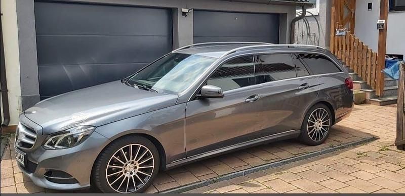 Gebraucht Mercedes E220 Edition 170 PS (125 kW) 2016 Grau Limousine