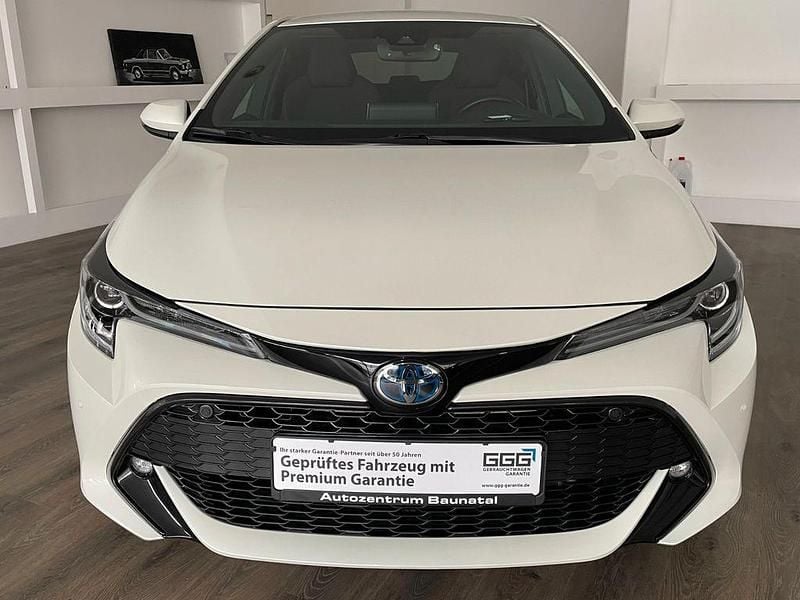 Gebraucht Toyota Corolla Hybrid Team 184 PS (135 kW) 2021 Weiß Limousine