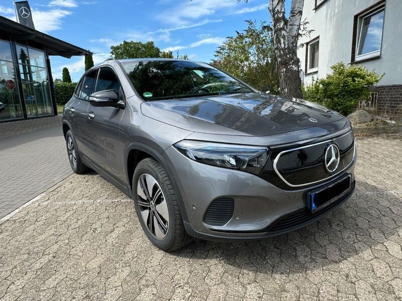 Gebraucht Mercedes EQA250+ Night 139 kW (190 PS) 2023 Mountaingrau  met. SUV