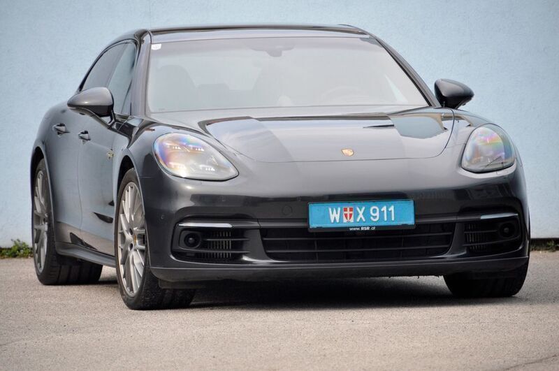 Grau Gebraucht 2019 Porsche Panamera S E-Hybrid Sport Turismo Limousine | 59.900 € (Fairer Preis) - Bild 1/4