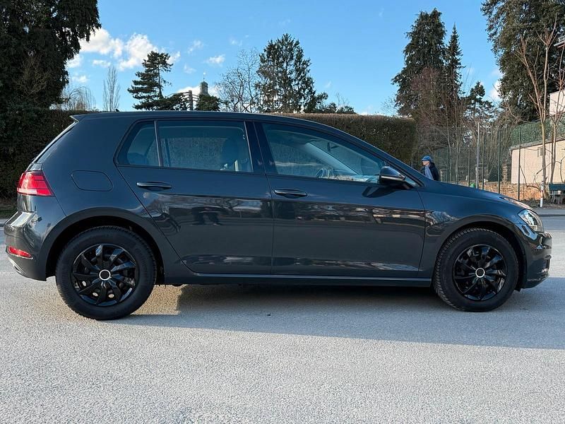 Gebraucht VW Golf VII 116 PS (85 kW) 2019 Grau Kleinwagen