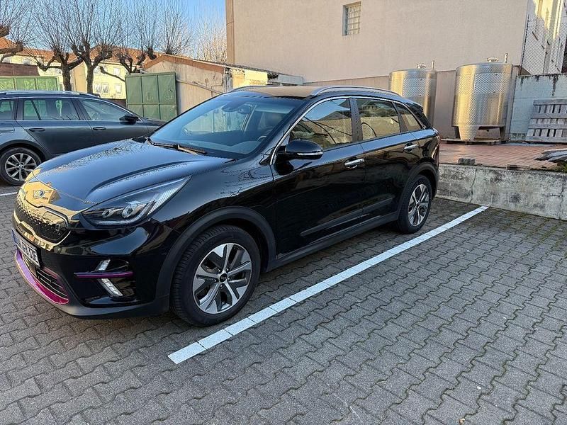 Schwarz Gebraucht 2020 Kia e-Niro Vision SUV | 16.900 € (Superpreis) - Bild 1/4