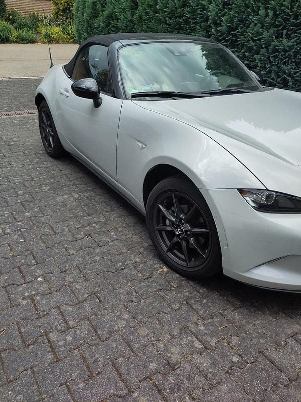 Weiß Gebraucht 2017 Mazda MX5 Cabrio | 17.500 € - Bild 1/4