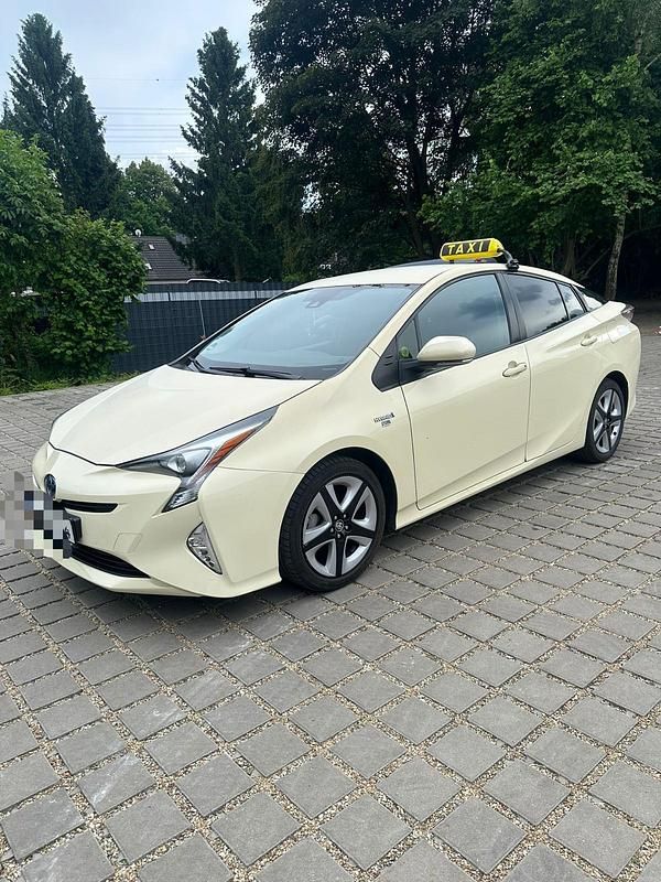 Gebraucht Toyota Prius 99 PS (72 kW) 2018 Gelb Kleinwagen