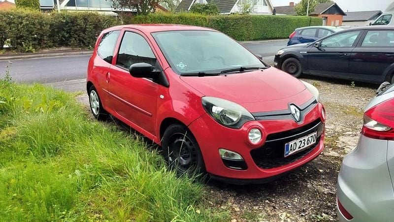 Gebraucht Renault Twingo Authentique 75 PS (55 kW) 2013 Rot Kleinwagen