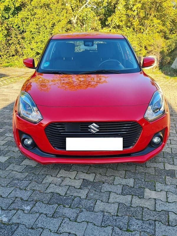 Rot Gebraucht 2018 Suzuki Swift Kleinwagen | 9.900 € (Guter Preis) - Bild 1/4