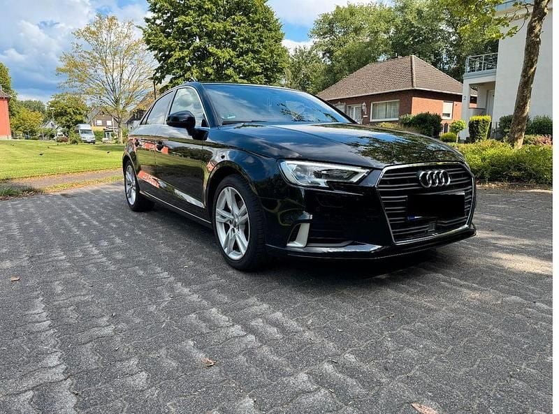 Schwarz Gebraucht 2019 Audi A3 Ambiente Limousine | 20.300 € (Fairer Preis) - Bild 1/4