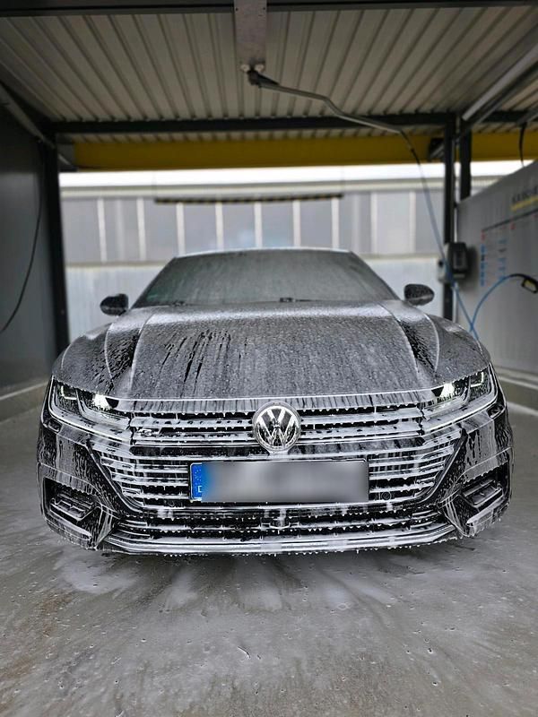 Schwarz Gebraucht 2018 VW Arteon R-line Coupé | 28.999 € (Teuer) - Bild 1/4