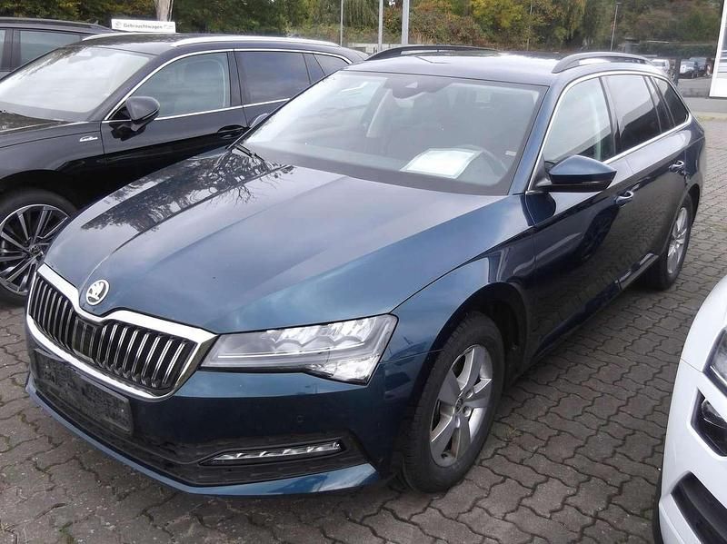Lava blau Gebraucht 2022 Skoda Superb Ambition Kombi | 23.990 € (Fairer Preis) - Bild 1/4