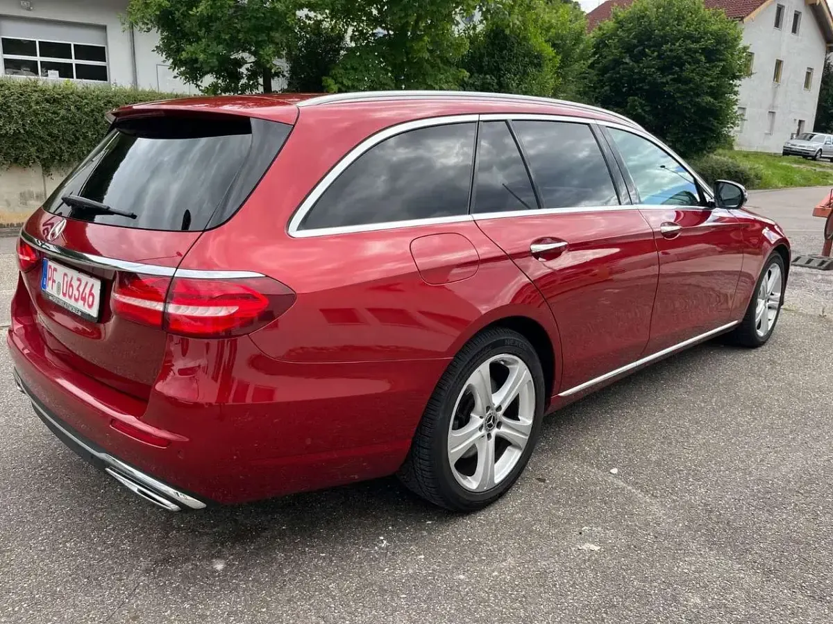 Gebraucht Mercedes E350 Avantgarde 258 PS (189 kW) 2018 Hyazinthrot Kombi