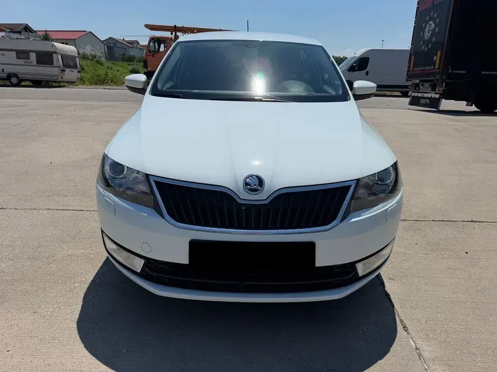 Gebraucht Skoda Rapid 105 PS (77 kW) 2015 Weiß Kleinwagen