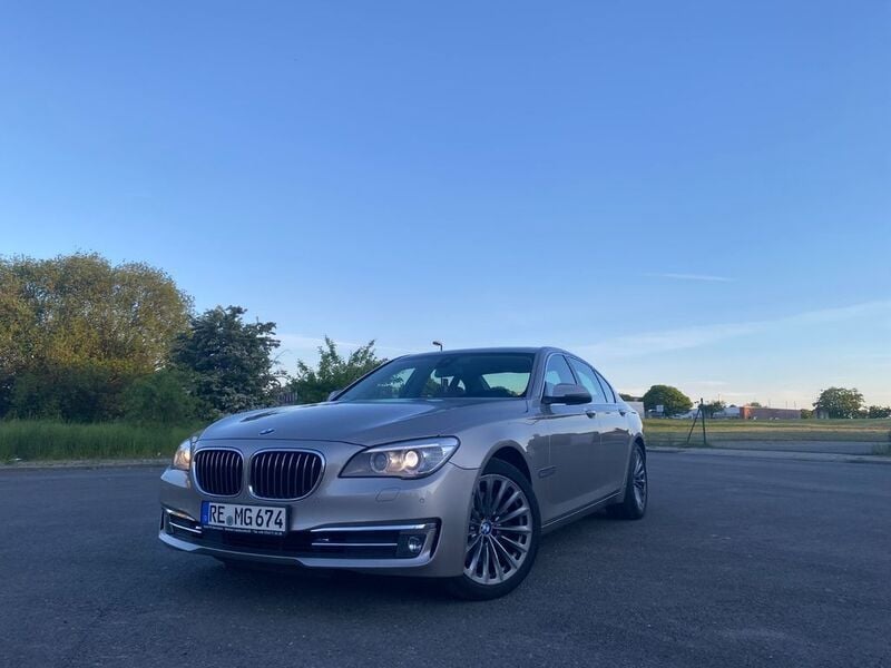 Beige Gebraucht 2012 BMW 730 Comfort Edition Limousine | 14.500 € (Guter Preis) - Bild 1/4