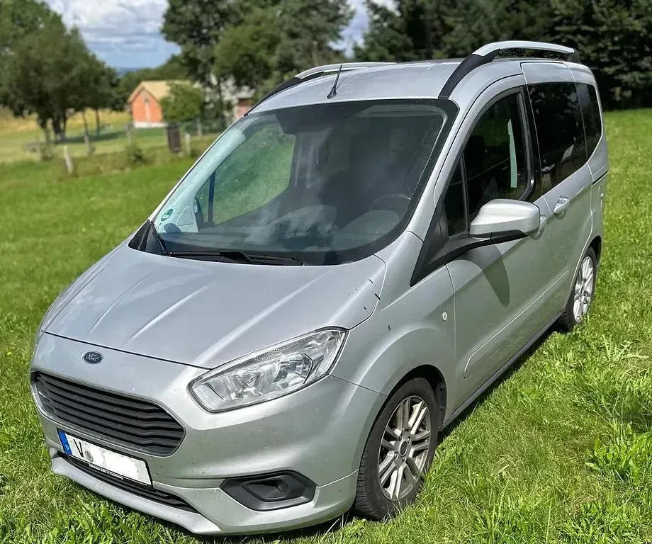 Gebraucht Ford Tourneo Courier Titanium 101 PS (74 kW) 2019 Silber Van / Kleinbus