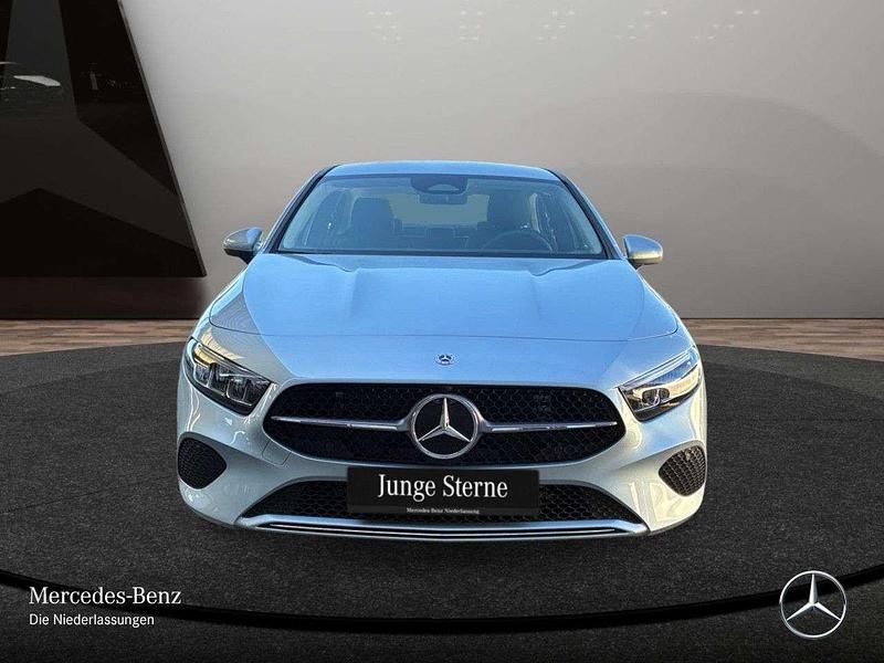 Gebraucht Mercedes A200 Advanced Plus 150 PS (110 kW) 2024 Silber Limousine
