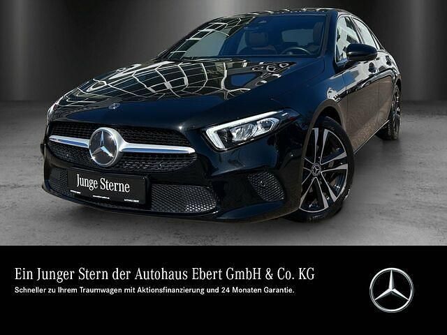Schwarz Gebraucht 2020 Mercedes A200 Limousine | 27.770 € (Etwas zu teuer) - Bild 1/2