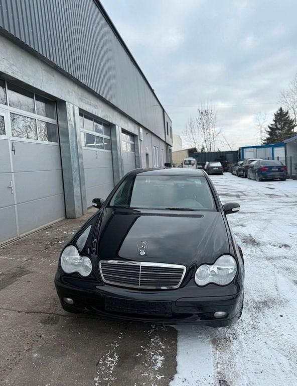 Gebraucht Mercedes C220 Classic 143 PS (105 kW) 2000 Schwarz Limousine