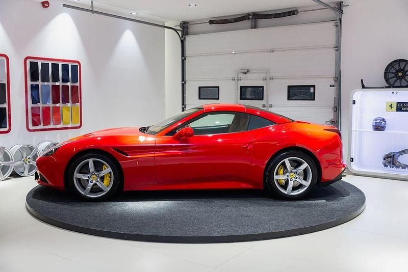 Gebraucht Ferrari California 560 PS (411 kW) 2015 Rot Cabrio