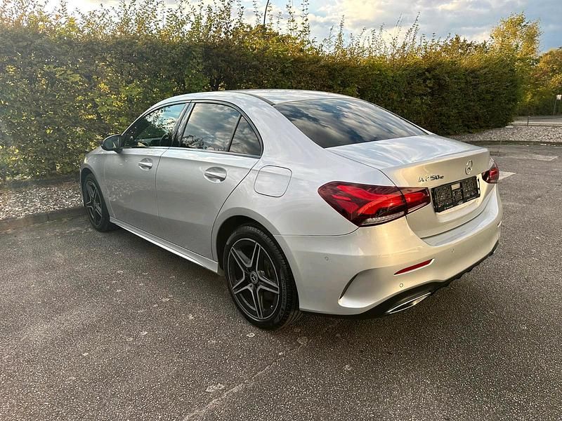 Grau Gebraucht 2025 Mercedes A250 Limousine | 26.250 € (Superpreis) - Bild 1/4