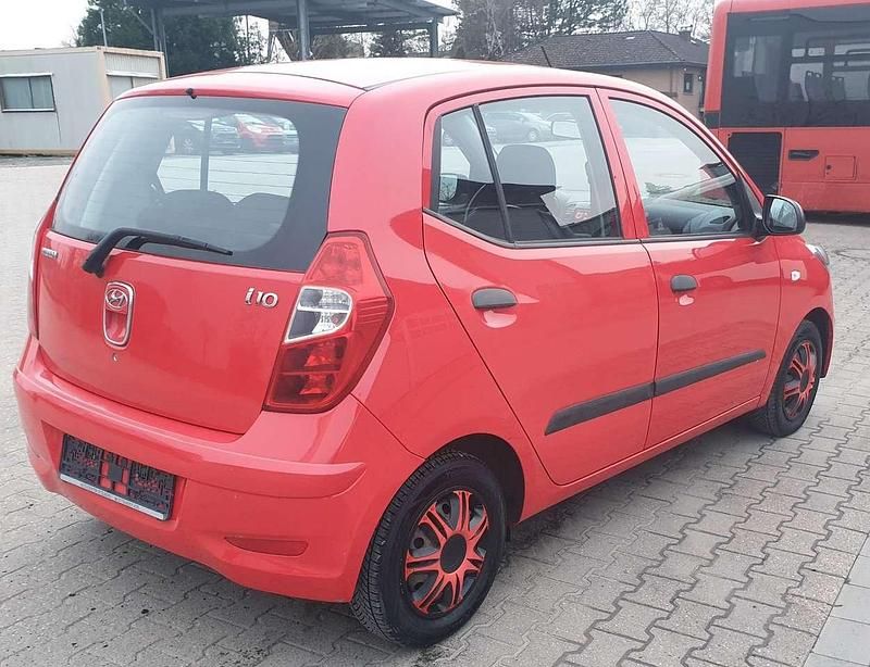 Gebraucht Hyundai i10 Edition 69 PS (50 kW) 2012 Rot Kleinwagen