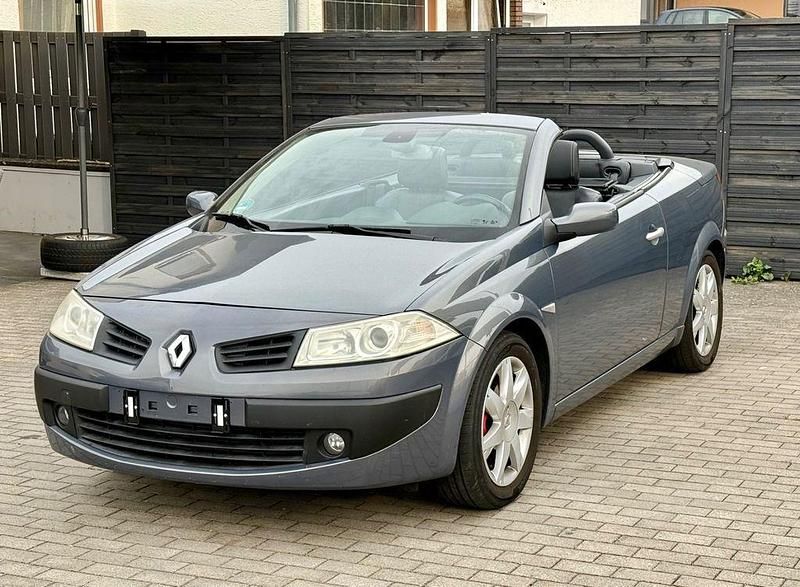 Grau Gebraucht 2006 Renault Mégane Cabriolet Dynamique Cabrio | 2.600 € (Fairer Preis) - Bild 1/4