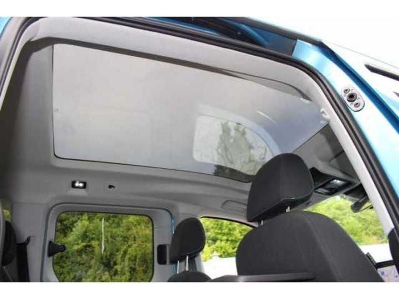 Gebraucht Ford Tourneo Active 122 PS (89 kW) 2024 Boundlessblaumetallic (metallic) Kombi