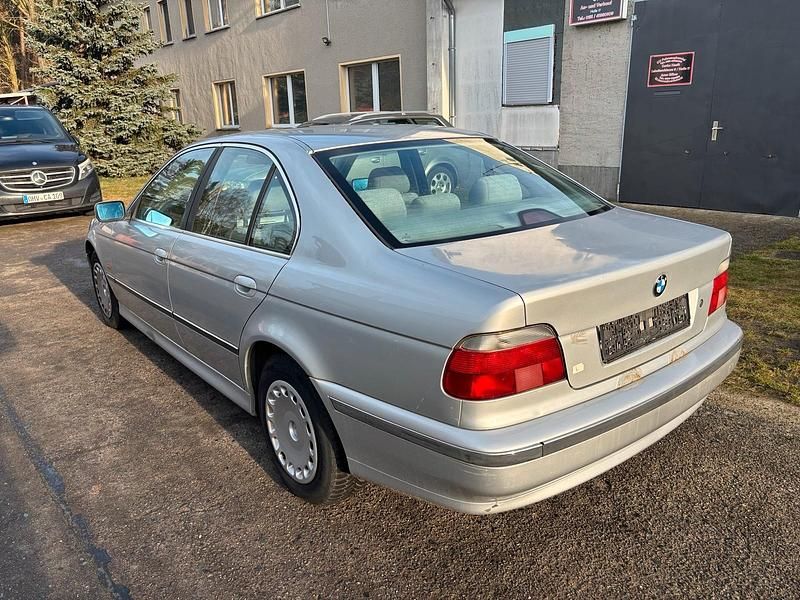 Gebraucht BMW 520 150 PS (110 kW) 1998 Silber Limousine