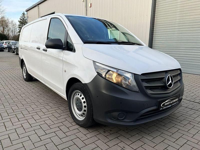 Weiß Gebraucht 2018 Mercedes Vito Van / Kleinbus | 18.989 € (Fairer Preis) - Bild 1/4